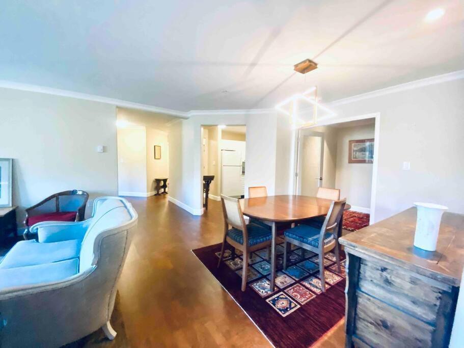 ויקטוריה Amazing Location 2 Bedroom Minutes From Downtown מראה חיצוני תמונה