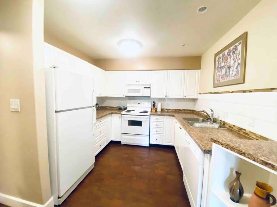 ויקטוריה Amazing Location 2 Bedroom Minutes From Downtown מראה חיצוני תמונה