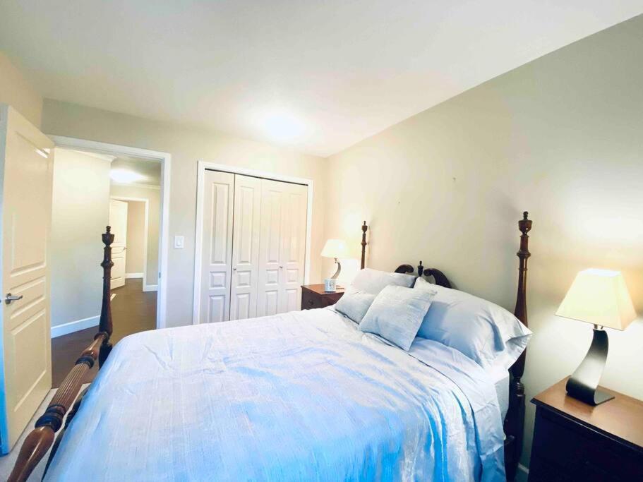 ויקטוריה Amazing Location 2 Bedroom Minutes From Downtown מראה חיצוני תמונה