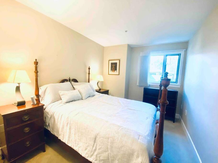 ויקטוריה Amazing Location 2 Bedroom Minutes From Downtown מראה חיצוני תמונה